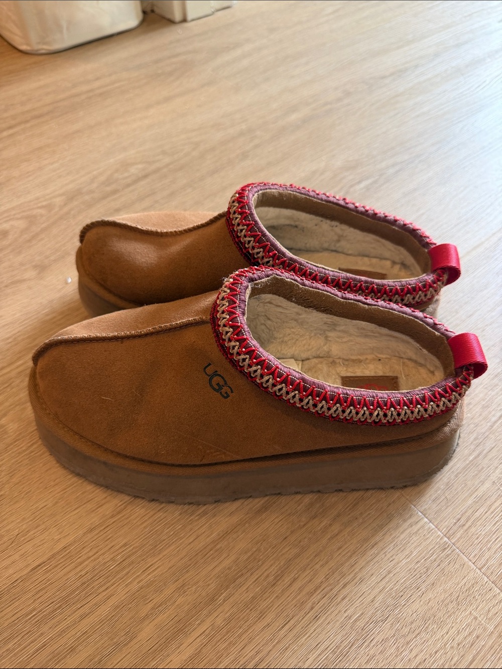 UGG Women’s Tasman Chestnut Suede Slip-On Clog with Red Trim - Picture 3 of 3